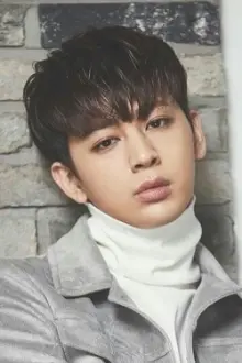 Yunhyeong como: Ele mesmo