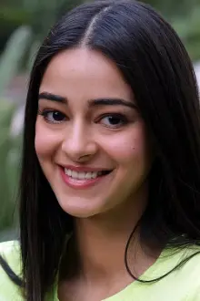 Ananya Panday como: Bella 'Bae' Chowdhary