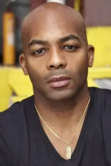 Brandon Victor Dixon como: Tom Collins