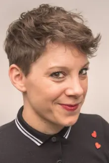 Suzi Ruffell como: 