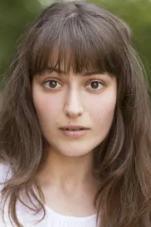 Harriet Rees como: Alice