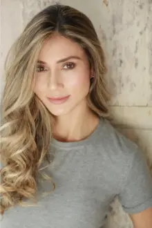 Lina Cardona como: Érika