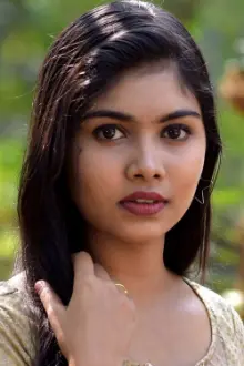 Ashna Sudheer como: Maya Sreenivasan