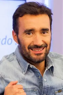 Juanma Castaño como: Presentador