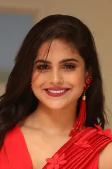 Naina Ganguly como: Ratna Kumari w/o Vangaveeti Ranga