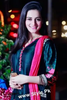 Aiman Khan como: Meeru