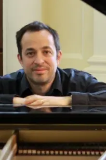 Jason Rebello como: Keyboards