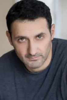 Gene Ravvin como: Miklos