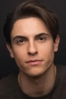 Derek Klena como: Dmitry Sudayev