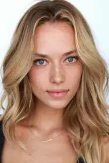 Hannah Ferguson como: Ela mesma