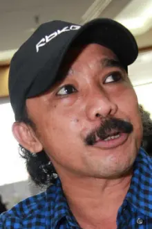 Opie Kumis como: Bapak Daniel