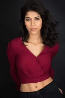 Nikita Tewani como: Dua