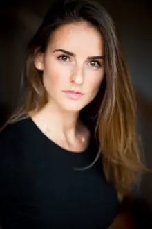 Emma Burnside como: Rhian