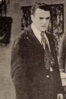 Howard Davies como: Col. Paul Gascoyne