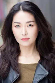 Yuna Shin como: Midori Nagai