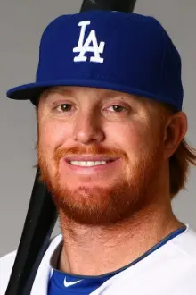 Justin Turner como: Ele mesmo