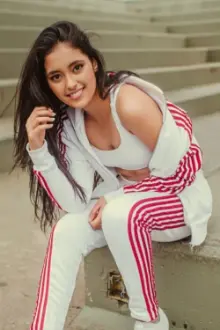 Shivani Paliwal como: Shivani Paliwal