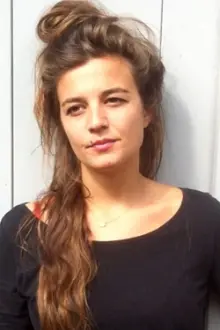 Camille de Leu como: Julie