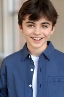 Aidan Pierce Brennan como: Young David