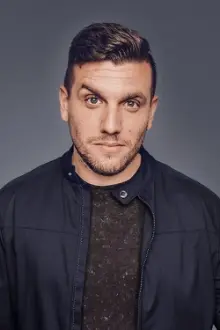 Chris Distefano como: 