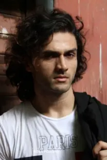 Mohit Dutta como: Arjun