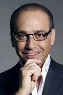 Theo Paphitis como: Ele mesmo