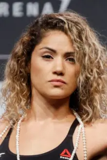 Pearl Gonzalez como: Ela mesma