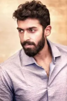 Vinay Rajkumar como: Antony D'souza