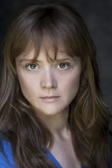 Amelia Reynolds como: Gillian Lupton