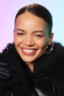 Leslie Grace como: Yenny