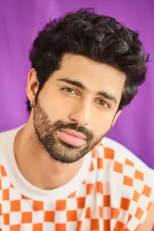 Aashim Gulati como: Aditya