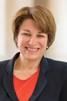 Amy Klobuchar como: Ela mesma