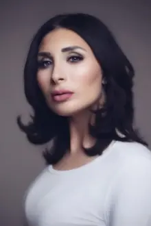 Laura Loomer como: Ela mesma