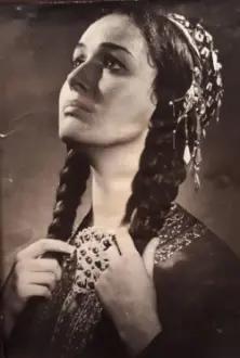 Zhanna Smelyanskaya como: Мадина