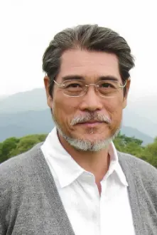 Lu Wen-Hsueh como: Man in Glasses