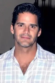 Eduardo Rodríguez como: Roman