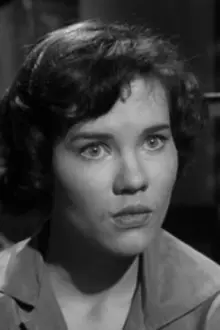 Dorothy White como: Eileen Barraclough