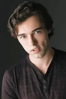 Alex Ferris como: Charlie Brown (voice)