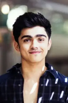 Rohan Shah como: Ketan