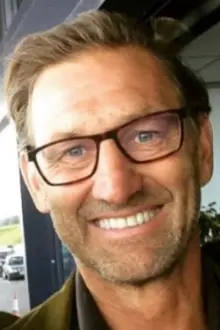 Tony Adams como: 