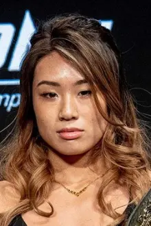 Angela Lee como: 