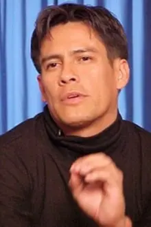 Eduardo Orozco como: Larry Corona