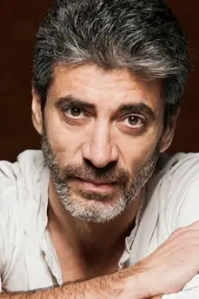 Rafael Rojas como: Dr. Ricardo Velarde