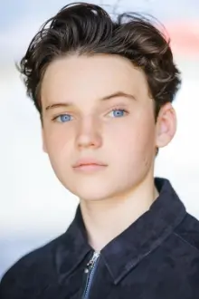 Benjamin Evan Ainsworth como: Jo