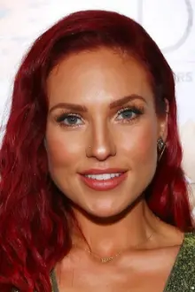 Sharna Burgess como: Self - Judge