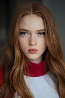 Larsen Thompson como: Kelly