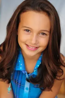 Kaylin Hayman como: Blair Bennett