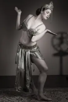 Florence Rapati como: Mata Hari