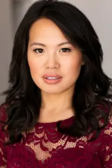 VyVy Nguyen como: Karen
