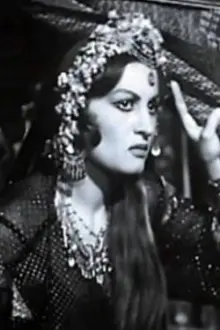 Salwa Mahmoud como: Sharbat